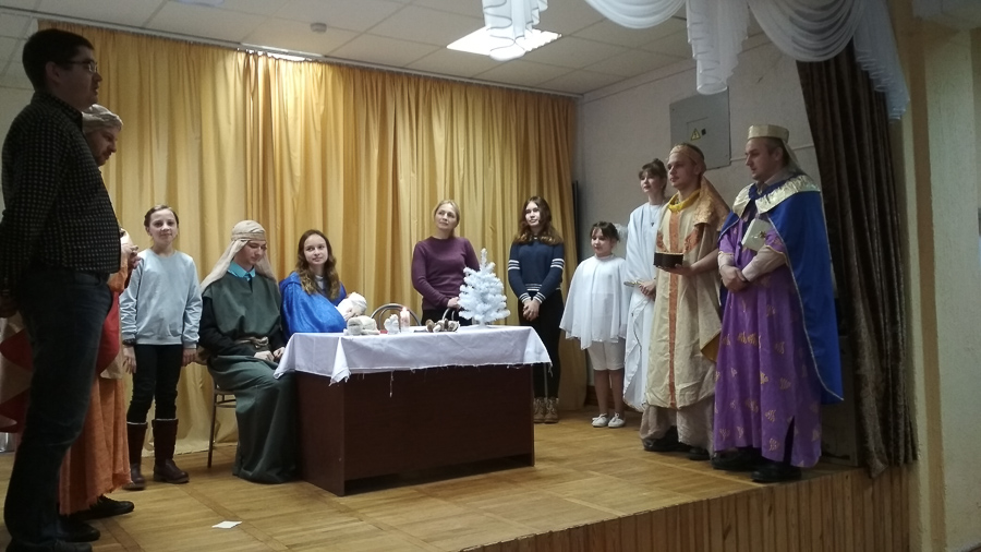 У свет з Радаснай весткай аб Нараджэнні Збаўцы