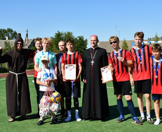 Obraz do wydarzenia Чарговая перамога каманды міністрантаў нашай парафіі на турніры ў Мёрах.
